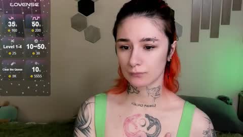 Snapshot of riskypussy chatting on 10/28/25, 02:26 MIley online show from 10/28/25, 02:26