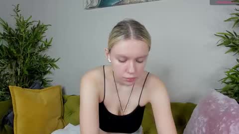 river_stoynee online show from 10/04/25, 01:25