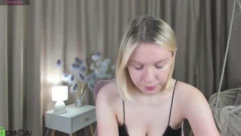 river_stoynee online show from 10/18/25, 05:03