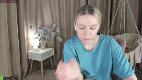 river_stoynee online show from 10/22/25, 10:20