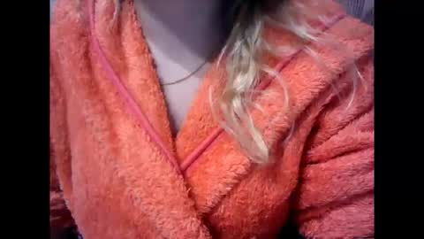 RiveraMaureen online show from 11/04/25, 10:53