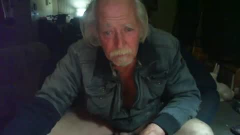 Snapshot of riverratggg chatting on 11/18/25, 09:19 riveratggg online show from 11/18/25, 09:19