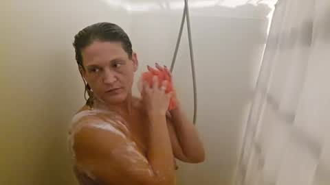 Snapshot of rjeanr chatting on 11/22/25, 04:28 Randiz online show from 11/22/25, 04:28