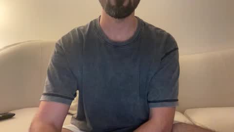 Snapshot of rlggggn42 chatting on 10/31/25, 05:14 rlggggn42 online show from 10/31/25, 05:14