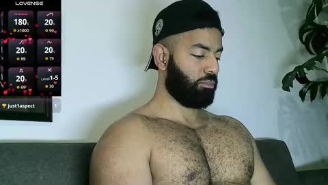 SebasRoa online show from 10/02/25, 03:30