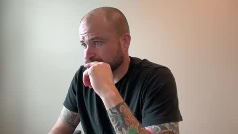 Snapshot of roadking1122 chatting on 12/04/25, 05:21 roadking1122 online show from 12/04/25, 05:21