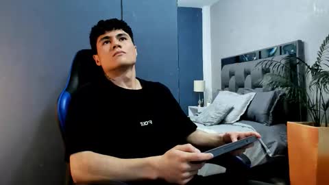 Snapshot of roan_birkin chatting on 09/16/25, 08:54 Roan Birkin online show from 09/16/25, 08:54