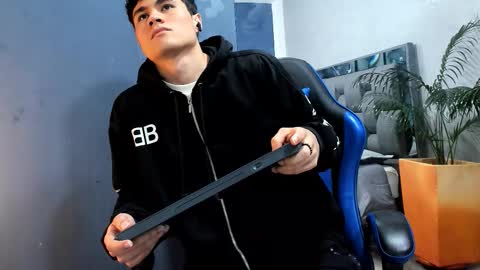 Snapshot of roan_birkin chatting on 09/19/25, 08:20 Roan Birkin online show from 09/19/25, 08:20