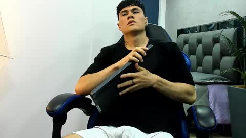 Snapshot of roan_birkin chatting on 09/29/25, 08:57 Roan Birkin online show from 09/29/25, 08:57