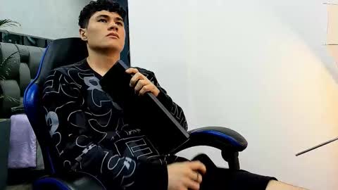 Snapshot of roan_birkin chatting on 10/02/25, 07:43 Roan Birkin online show from 10/02/25, 07:43