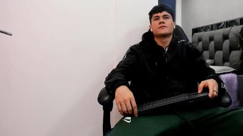 Snapshot of roan_birkin chatting on 10/08/25, 07:33 Roan Birkin online show from 10/08/25, 07:33