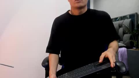 Snapshot of roan_birkin chatting on 10/11/25, 07:23 Roan Birkin online show from 10/11/25, 07:23