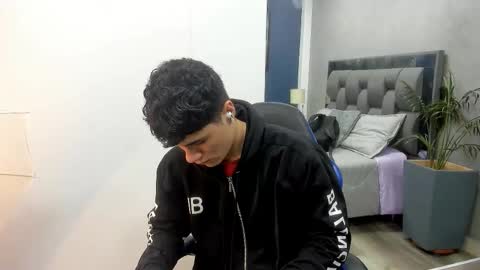 Snapshot of roan_birkin chatting on 10/12/25, 07:24 Roan Birkin online show from 10/12/25, 07:24