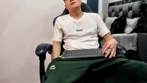 Snapshot of roan_birkin chatting on 10/14/25, 08:31 Roan Birkin online show from 10/14/25, 08:31