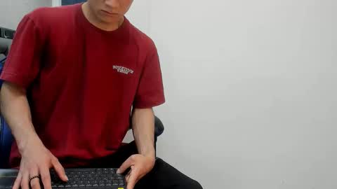 Snapshot of roan_birkin chatting on 10/19/25, 07:14 Roan Birkin online show from 10/19/25, 07:14