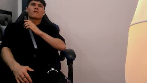 Snapshot of roan_birkin chatting on 10/23/25, 07:23 Roan Birkin online show from 10/23/25, 07:23