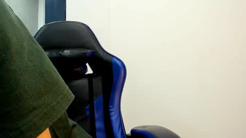 Snapshot of roan_birkin chatting on 10/28/25, 08:44 Roan Birkin online show from 10/28/25, 08:44