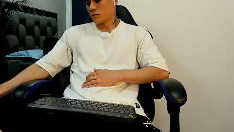 Snapshot of roan_birkin chatting on 10/30/25, 07:25 Roan Birkin online show from 10/30/25, 07:25