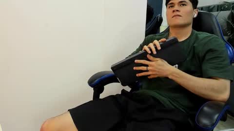 Snapshot of roan_birkin chatting on 11/02/25, 08:00 Roan Birkin online show from 11/02/25, 08:00