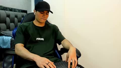 Snapshot of roan_birkin chatting on 11/07/25, 07:14 Roan Birkin online show from 11/07/25, 07:14