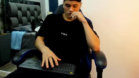 Snapshot of roan_birkin chatting on 11/09/25, 07:45 Roan Birkin online show from 11/09/25, 07:45