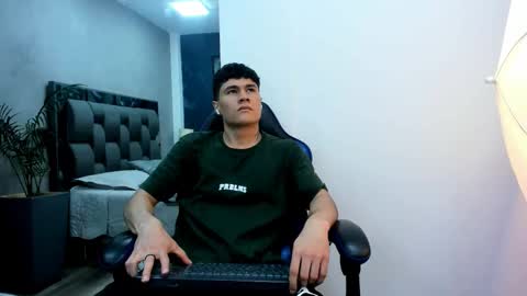 Snapshot of roan_birkin chatting on 11/14/25, 07:23 Roan Birkin online show from 11/14/25, 07:23