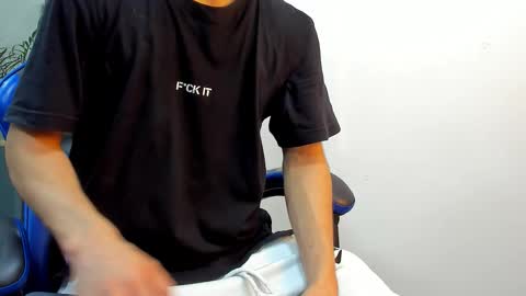 Snapshot of roan_birkin chatting on 11/23/25, 07:13 Roan Birkin online show from 11/23/25, 07:13