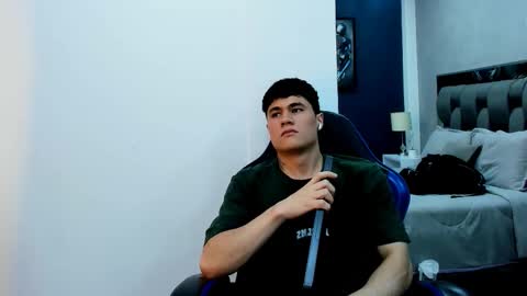 Snapshot of roan_birkin chatting on 11/24/25, 07:35 Roan Birkin online show from 11/24/25, 07:35