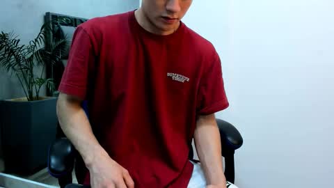 Snapshot of roan_birkin chatting on 11/26/25, 08:21 Roan Birkin online show from 11/26/25, 08:21