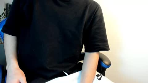 Snapshot of roan_birkin chatting on 11/30/25, 07:18 Roan Birkin online show from 11/30/25, 07:18