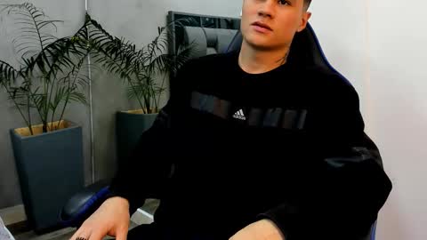 Snapshot of roan_birkin chatting on 12/02/25, 09:10 Roan Birkin online show from 12/02/25, 09:10