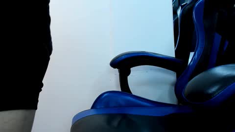 Snapshot of roan_birkin chatting on 12/13/25, 07:53 Roan Birkin online show from 12/13/25, 07:53