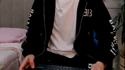 Roan Birkin online show from 06/11/26, 07:34