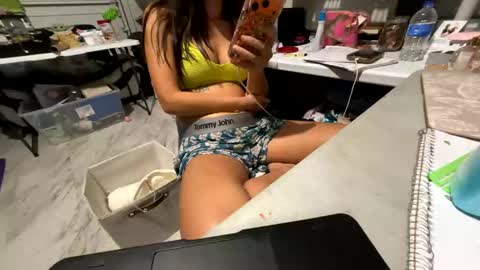 roarmance1 online show from 10/16/25, 06:03