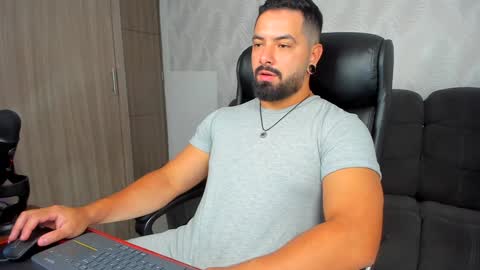 Snapshot of robby_k chatting on 01/18/25, 06:45 Robby online show from 01/18/25, 06:45