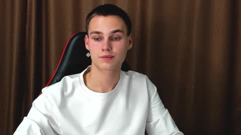 robert10211 online show from 10/21/25, 03:57