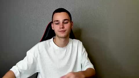 robert10211 online show from 11/20/25, 02:23