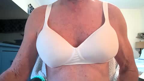robert4youtouse online show from 02/10/25, 08:42