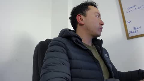 Snapshot of robert_honey chatting on 10/05/25, 08:34 Robert online show from 10/05/25, 08:34