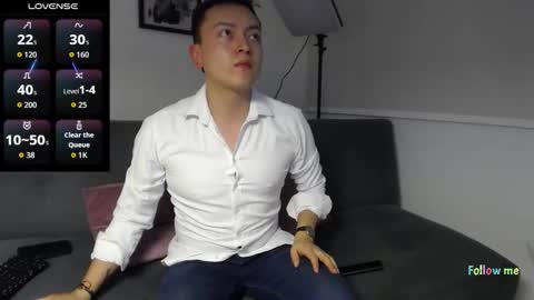 Snapshot of robert_honey chatting on 10/27/25, 12:47 Robert online show from 10/27/25, 12:47