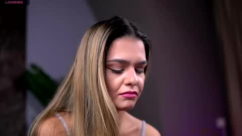 Roberta online show from 10/19/25, 09:10