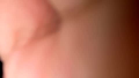 Snapshot of roberto925 chatting on 11/10/25, 04:00 roberto925 online show from 11/10/25, 04:00