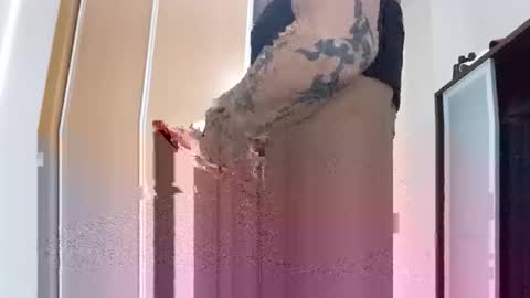 Snapshot of robertogonzalezpolonio15 chatting on 11/15/25, 09:50 uracan online show from 11/15/25, 09:50