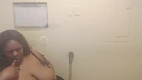 Snapshot of robertswhitney52 chatting on 10/03/25, 02:14 robertswhitney52 online show from 10/03/25, 02:14