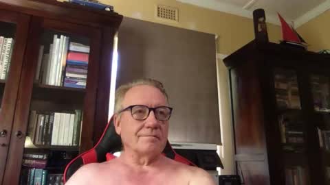 RobertTheRabbit online show from 12/07/24, 08:11