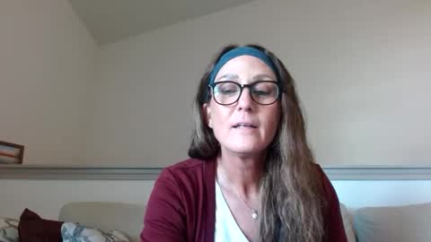 robin_ho_ online show from 02/15/25, 08:43