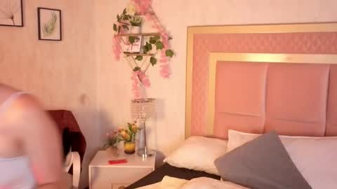 Snapshot of robinbennett chatting on 10/30/25, 11:55 robin D online show from 10/30/25, 11:55