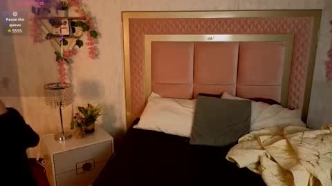 Snapshot of robinbennett chatting on 12/05/25, 12:03 robin D online show from 12/05/25, 12:03