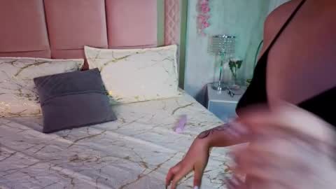 Snapshot of robinbennett chatting on 12/16/25, 11:59 robin D online show from 12/16/25, 11:59