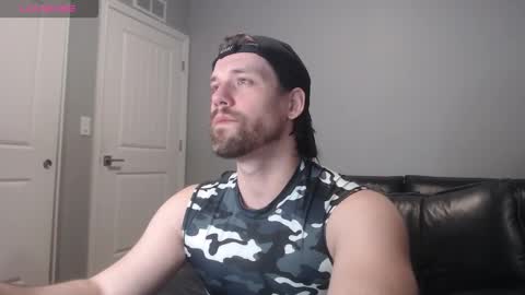 Snapshot of robknocks chatting on 10/27/25, 01:04 Rob Knocks online show from 10/27/25, 01:04